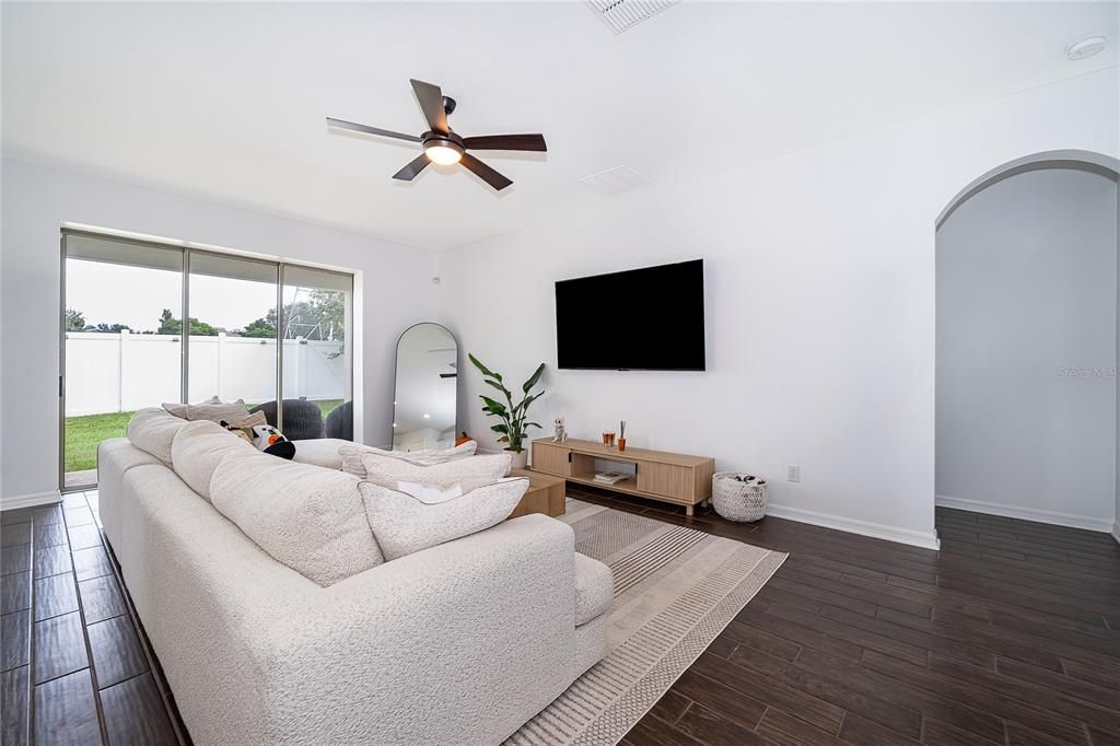 En Renta: $3,000 (4 camas, 2 baños, 2099 Pies cuadrados)