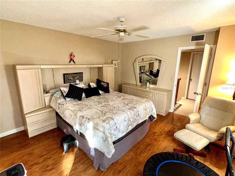 На продажу: $254,000 (2 спален, 2 ванн, 1344 Квадратных фут)