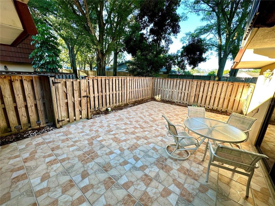 На продажу: $254,000 (2 спален, 2 ванн, 1344 Квадратных фут)