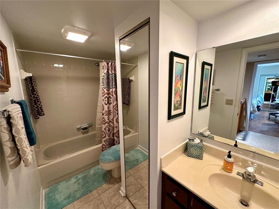 На продажу: $254,000 (2 спален, 2 ванн, 1344 Квадратных фут)