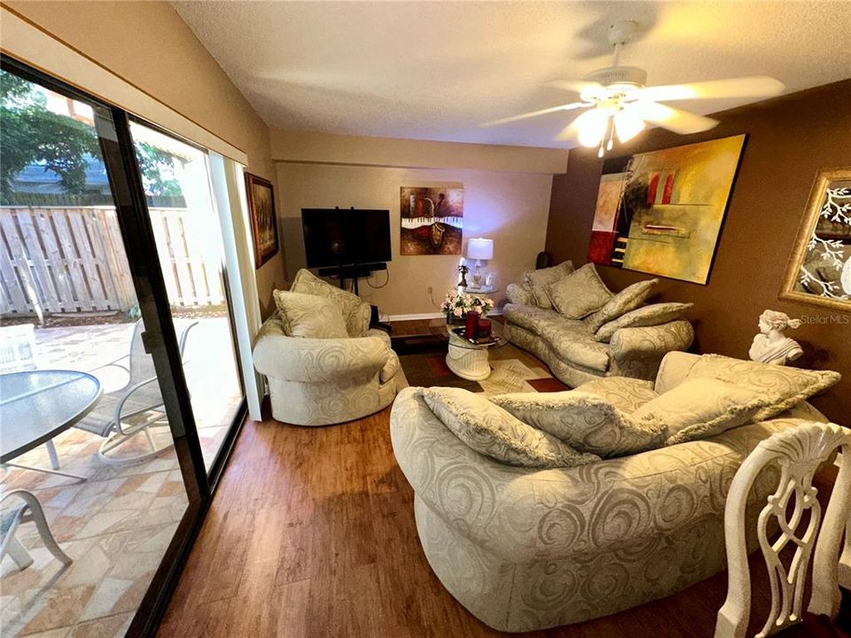 На продажу: $254,000 (2 спален, 2 ванн, 1344 Квадратных фут)