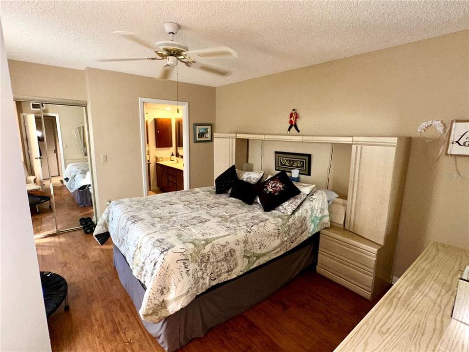 На продажу: $254,000 (2 спален, 2 ванн, 1344 Квадратных фут)