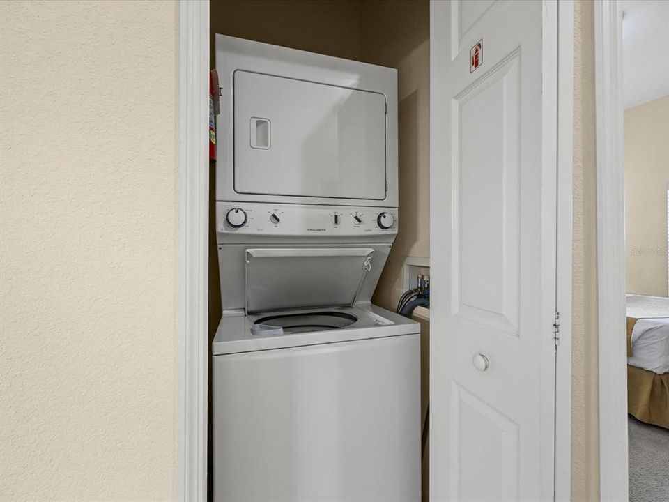 合同活跃: $209,000 (3 贝兹, 2 浴室, 1227 平方英尺)