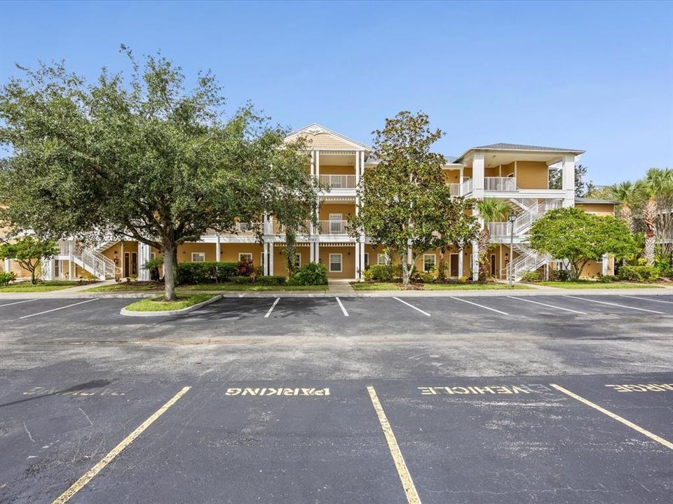 合同活跃: $209,000 (3 贝兹, 2 浴室, 1227 平方英尺)