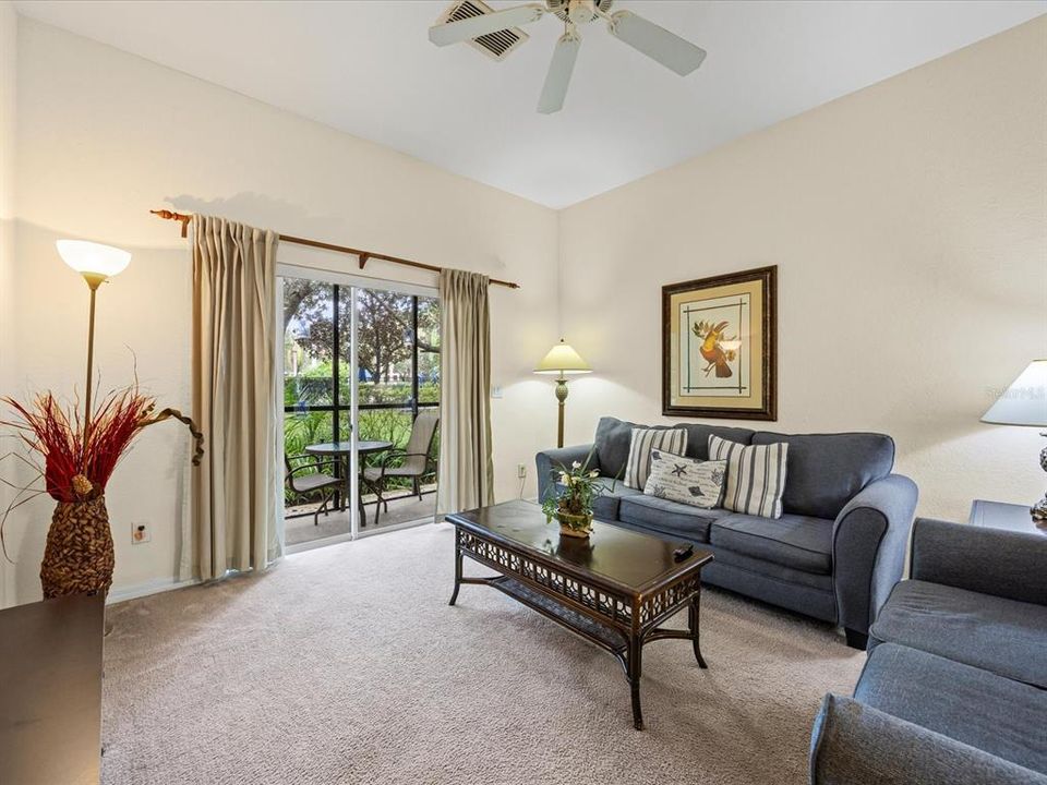 合同活跃: $209,000 (3 贝兹, 2 浴室, 1227 平方英尺)