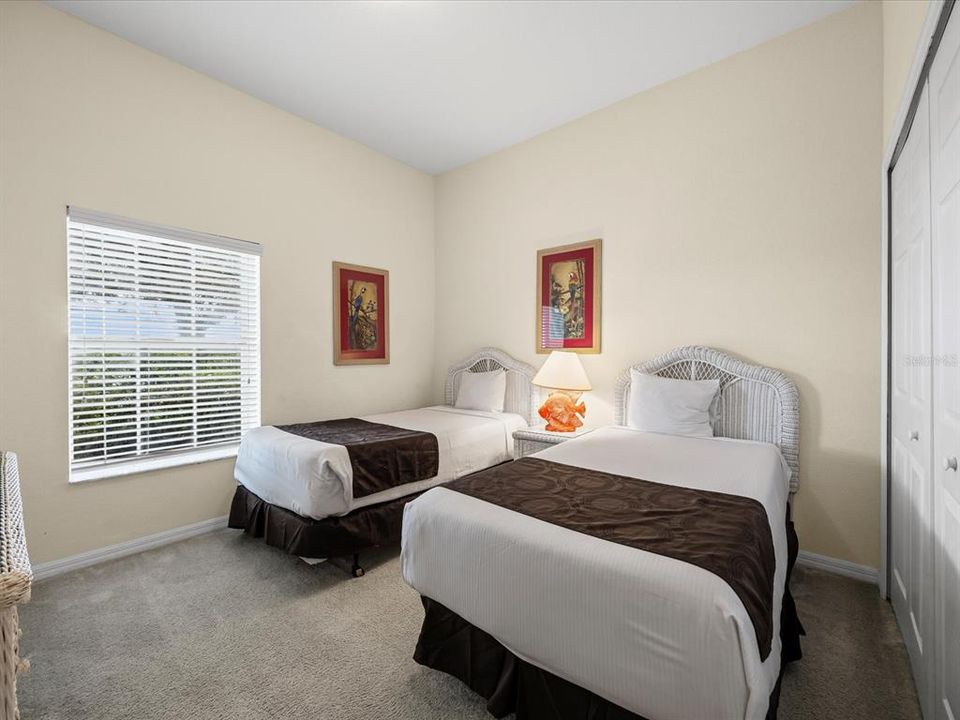 合同活跃: $209,000 (3 贝兹, 2 浴室, 1227 平方英尺)