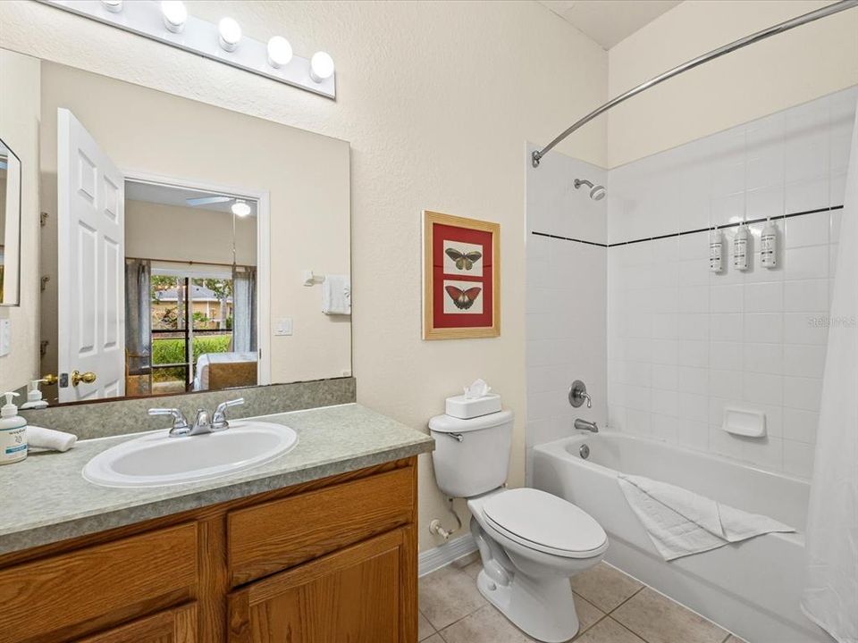 合同活跃: $209,000 (3 贝兹, 2 浴室, 1227 平方英尺)