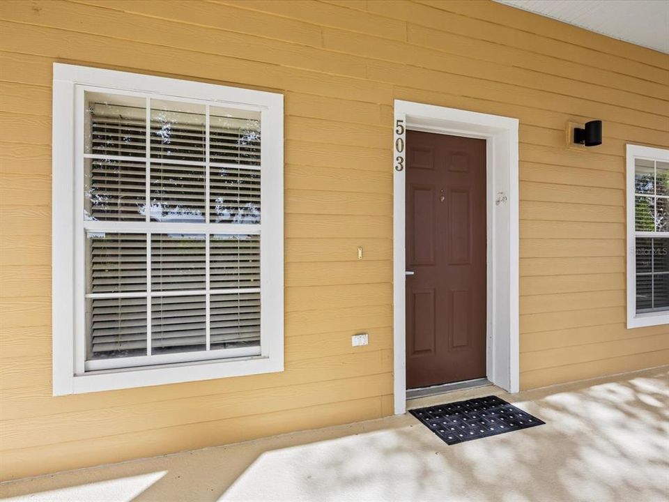 合同活跃: $209,000 (3 贝兹, 2 浴室, 1227 平方英尺)