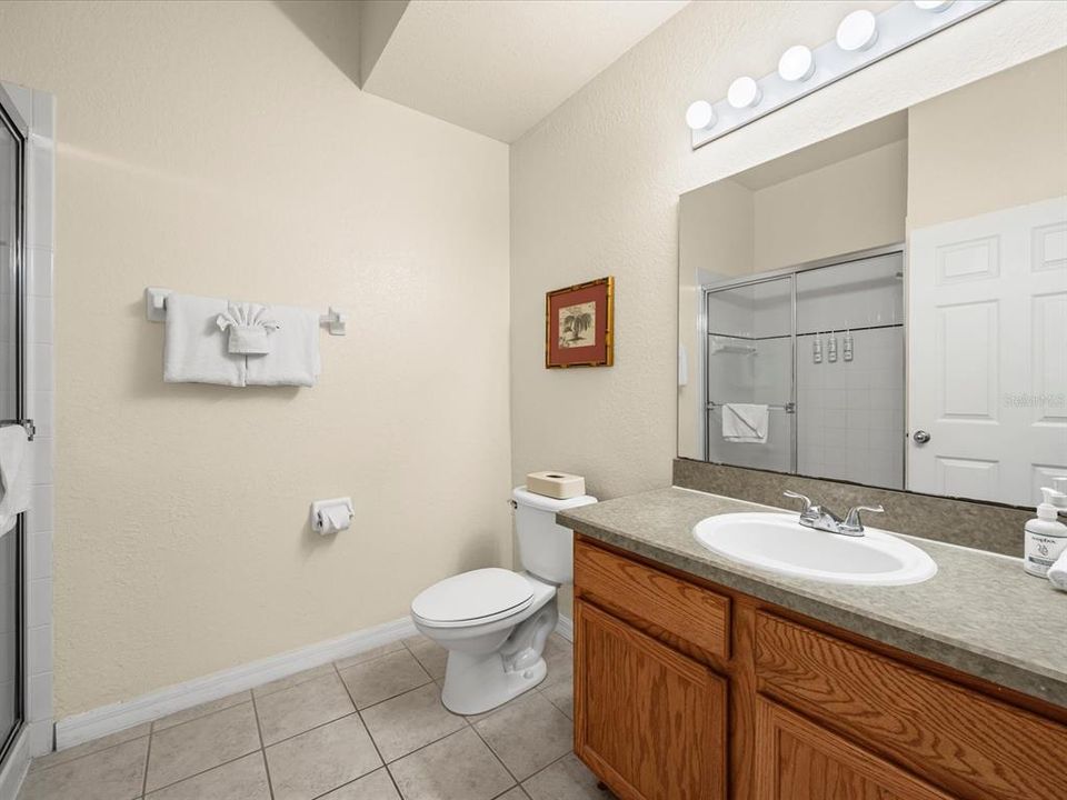 合同活跃: $209,000 (3 贝兹, 2 浴室, 1227 平方英尺)