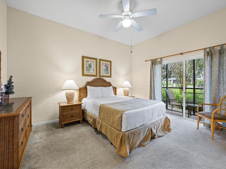 合同活跃: $209,000 (3 贝兹, 2 浴室, 1227 平方英尺)