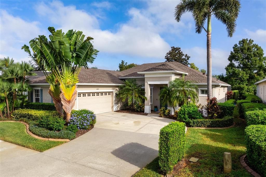 Под контрактом: $639,900 (4 спален, 3 ванн, 2401 Квадратных фут)