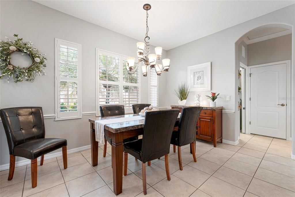 Под контрактом: $639,900 (4 спален, 3 ванн, 2401 Квадратных фут)