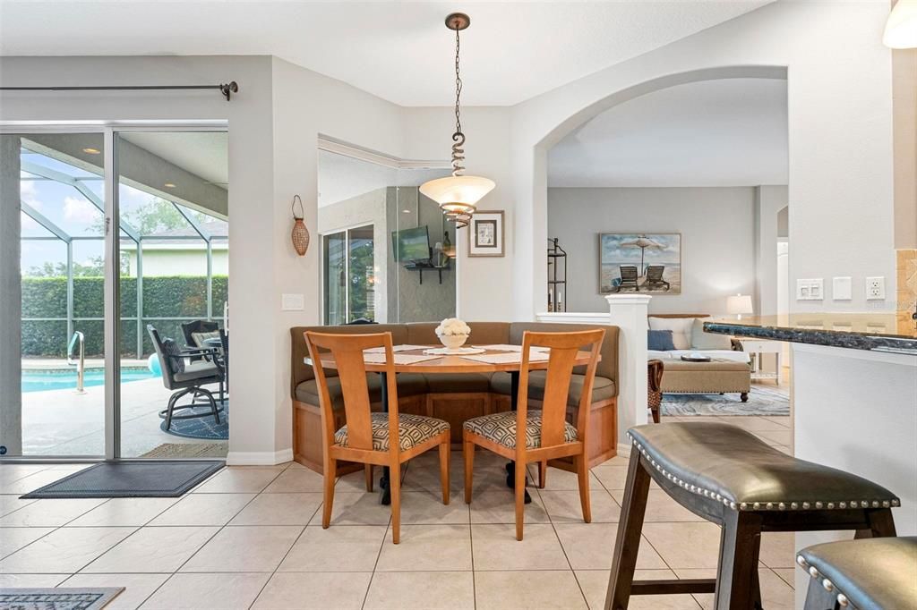 Под контрактом: $639,900 (4 спален, 3 ванн, 2401 Квадратных фут)