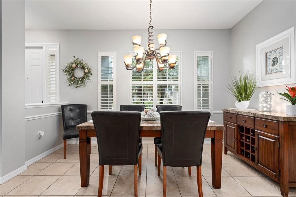 Под контрактом: $639,900 (4 спален, 3 ванн, 2401 Квадратных фут)