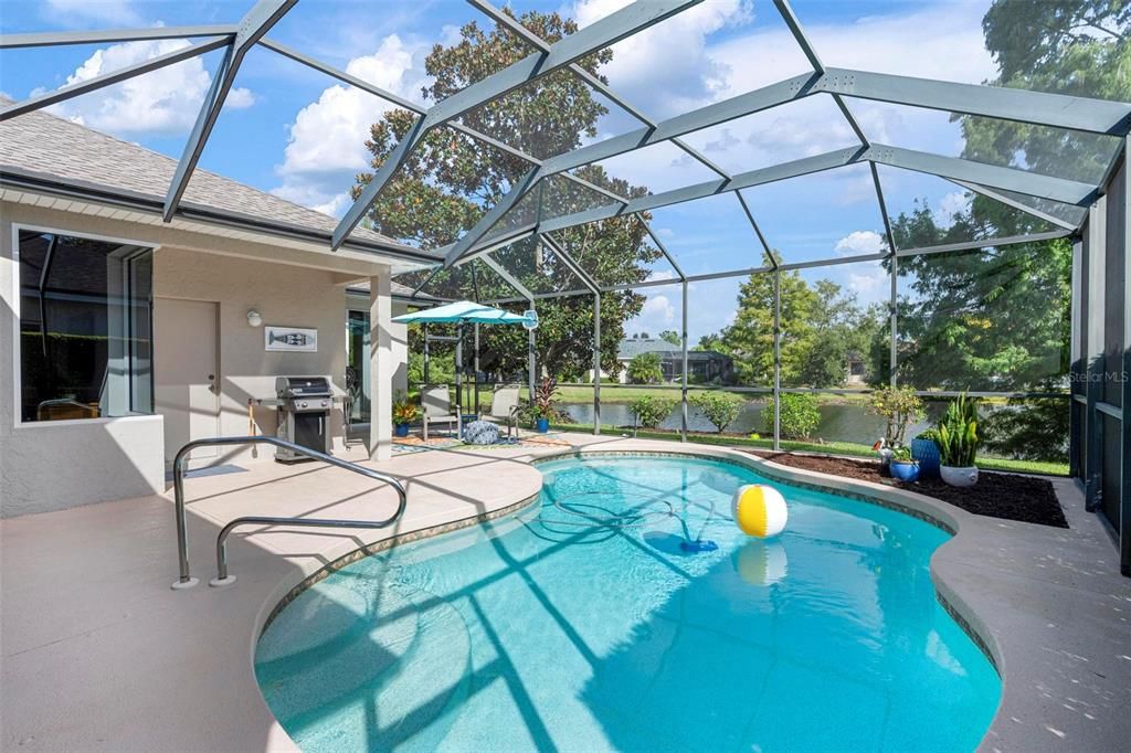 Под контрактом: $639,900 (4 спален, 3 ванн, 2401 Квадратных фут)