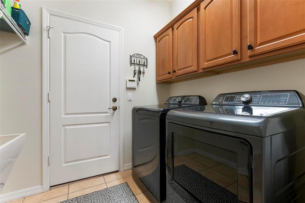 Под контрактом: $639,900 (4 спален, 3 ванн, 2401 Квадратных фут)