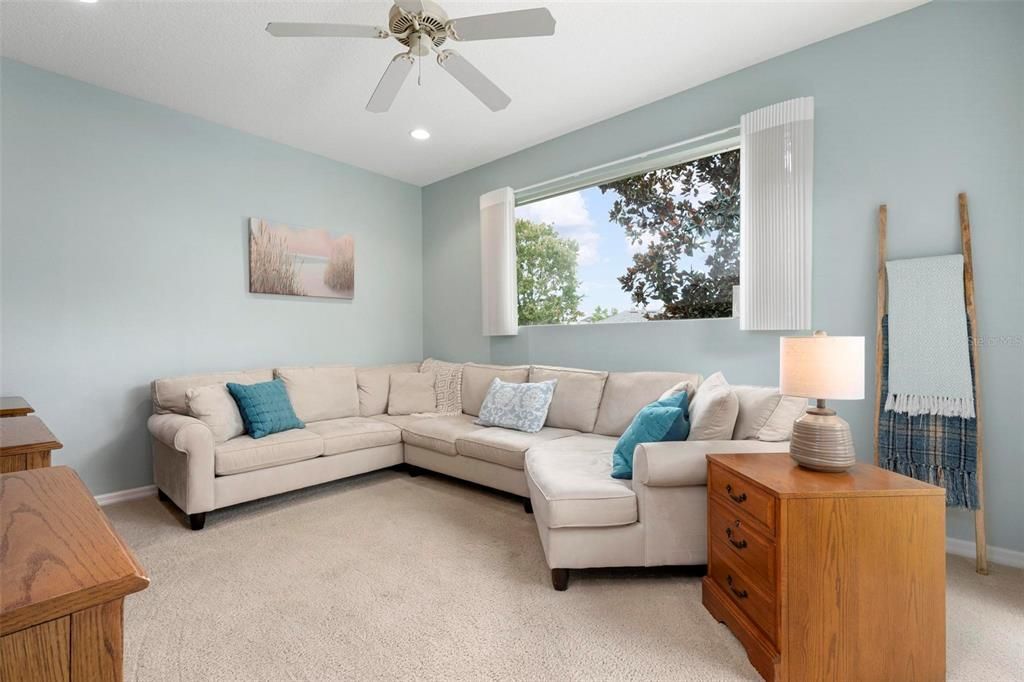 Под контрактом: $639,900 (4 спален, 3 ванн, 2401 Квадратных фут)