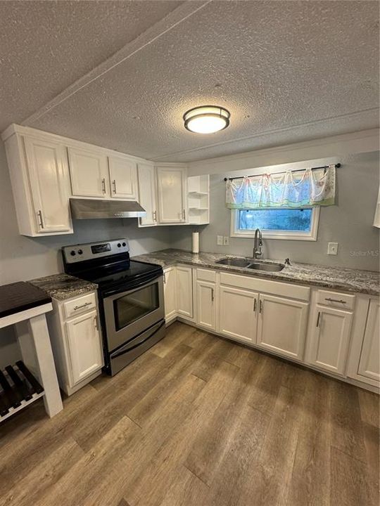 На продажу: $159,900 (3 спален, 1 ванн, 1020 Квадратных фут)