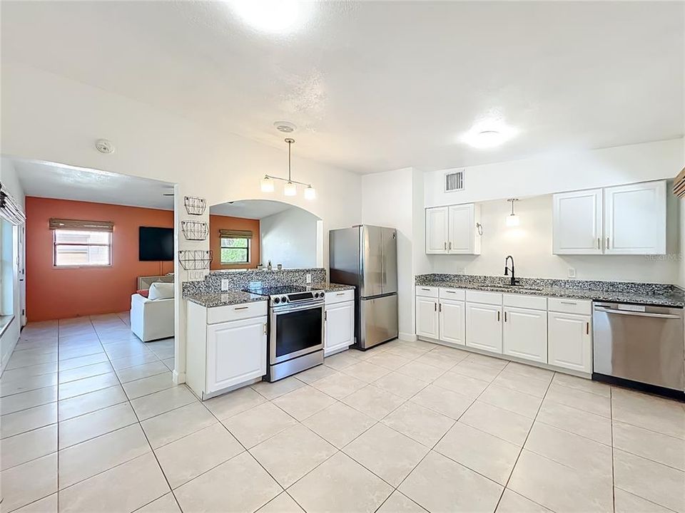 Active With Contract: $335,000 (3 beds, 2 baths, 1200 Square Feet)