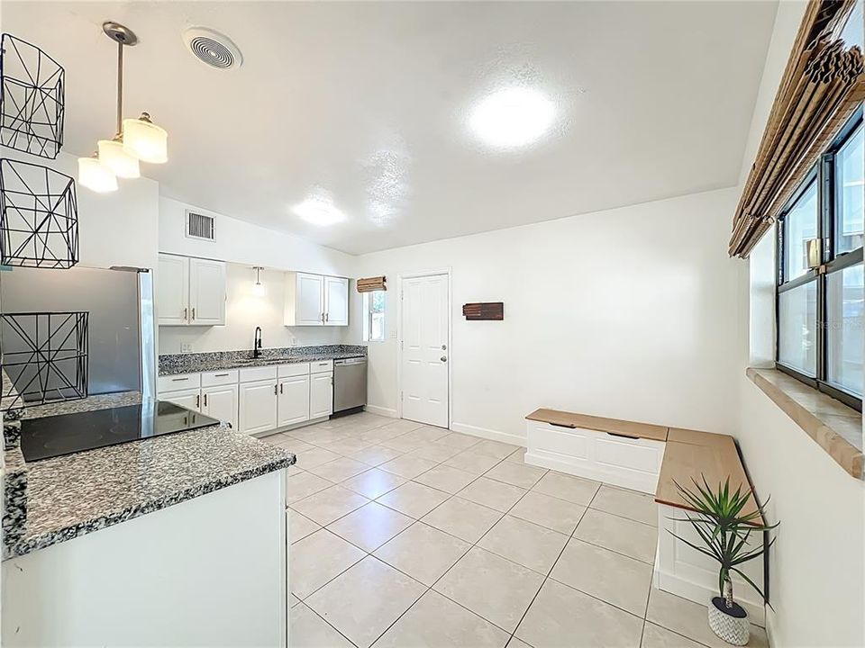 Active With Contract: $335,000 (3 beds, 2 baths, 1200 Square Feet)