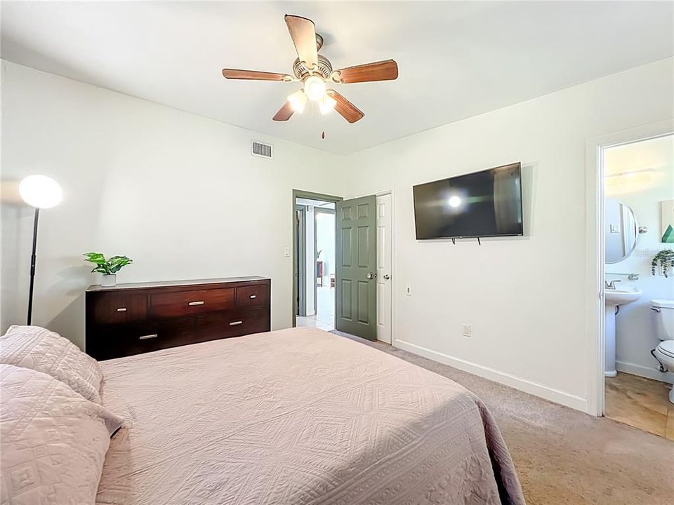 Active With Contract: $335,000 (3 beds, 2 baths, 1200 Square Feet)