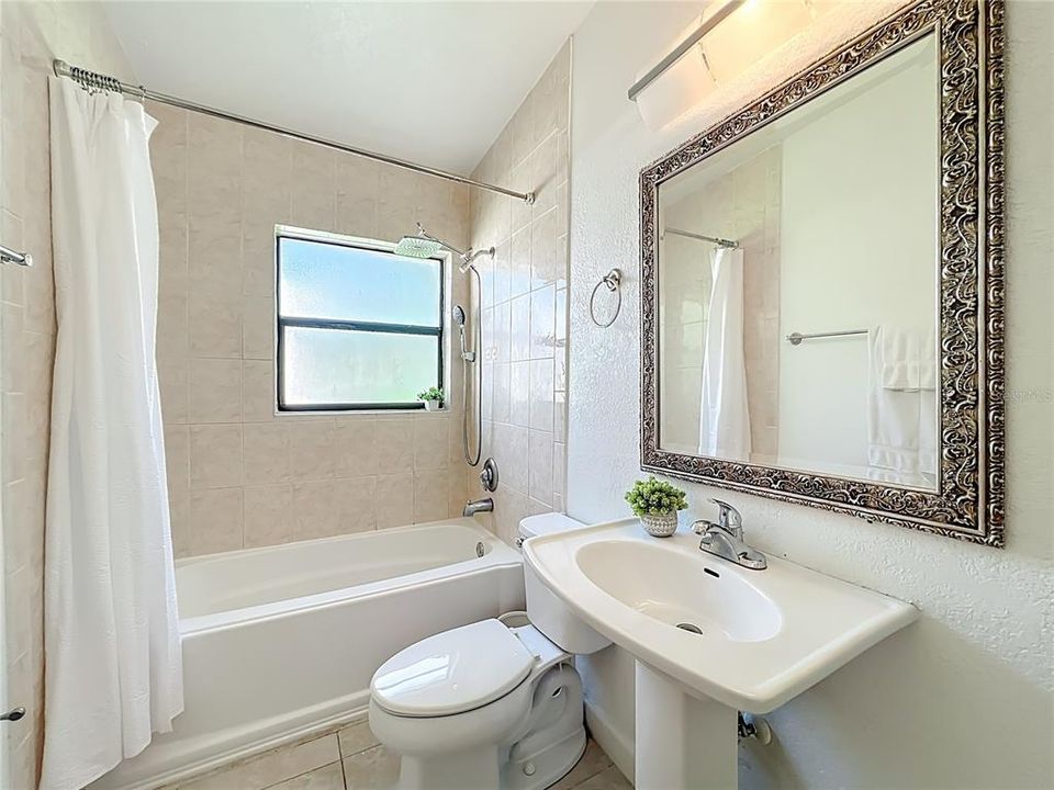 Active With Contract: $335,000 (3 beds, 2 baths, 1200 Square Feet)