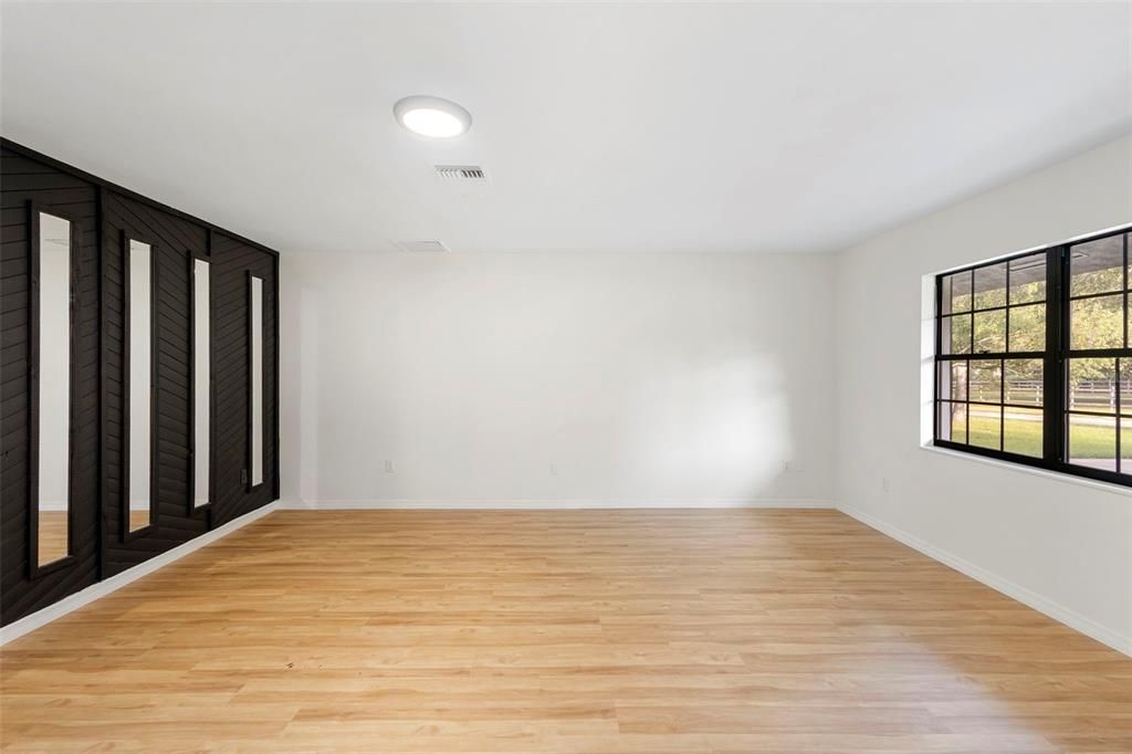 合同活跃: $479,000 (3 贝兹, 3 浴室, 1893 平方英尺)