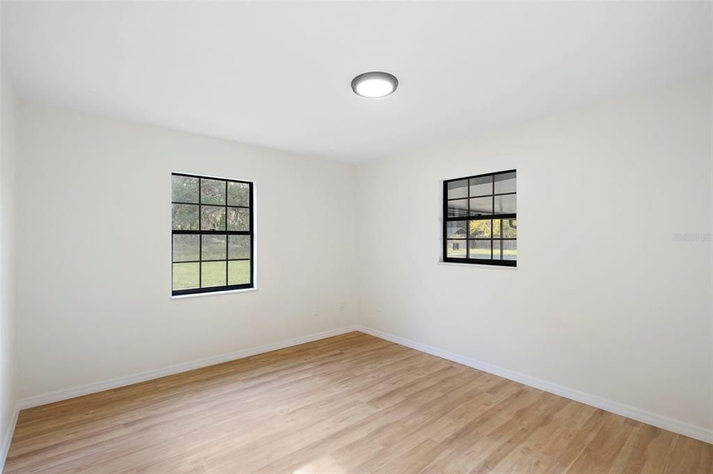 合同活跃: $479,000 (3 贝兹, 3 浴室, 1893 平方英尺)