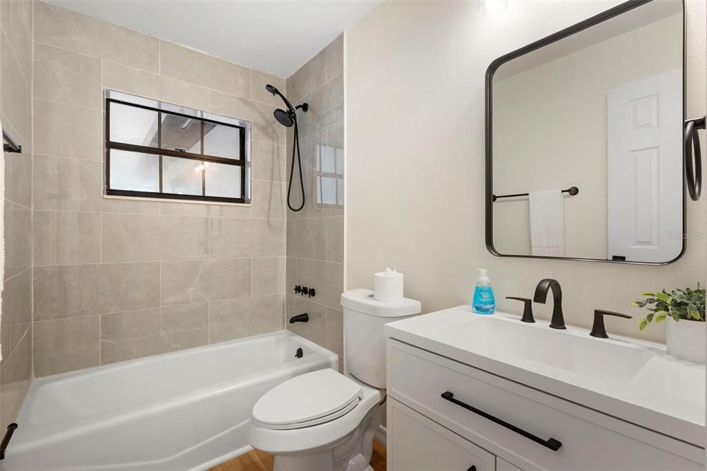 合同活跃: $479,000 (3 贝兹, 3 浴室, 1893 平方英尺)