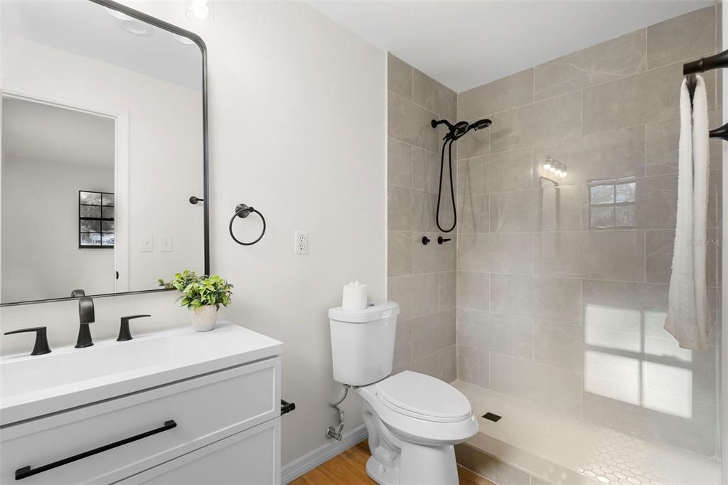 合同活跃: $479,000 (3 贝兹, 3 浴室, 1893 平方英尺)