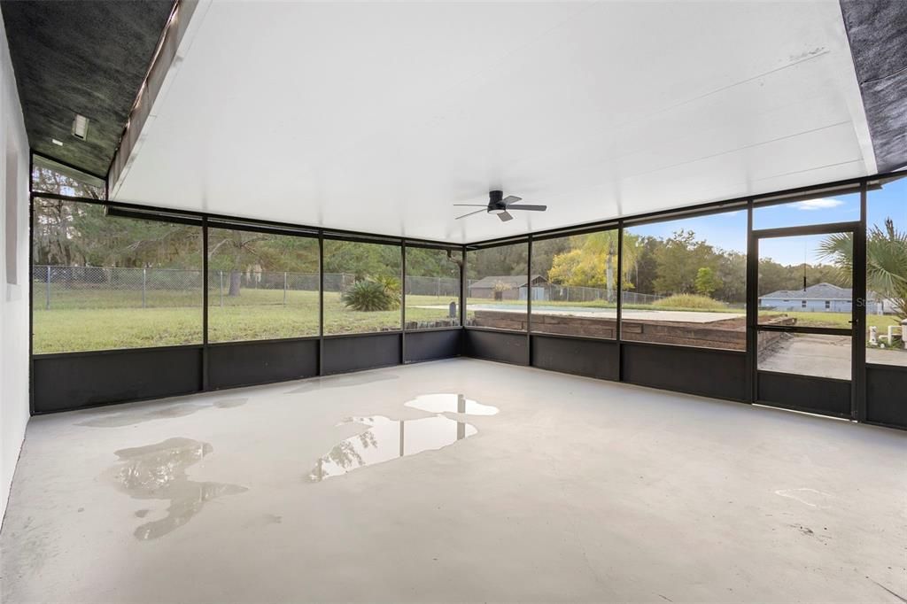 合同活跃: $479,000 (3 贝兹, 3 浴室, 1893 平方英尺)