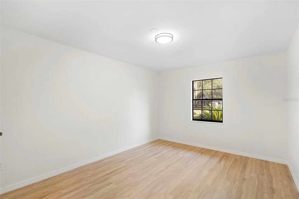 合同活跃: $479,000 (3 贝兹, 3 浴室, 1893 平方英尺)