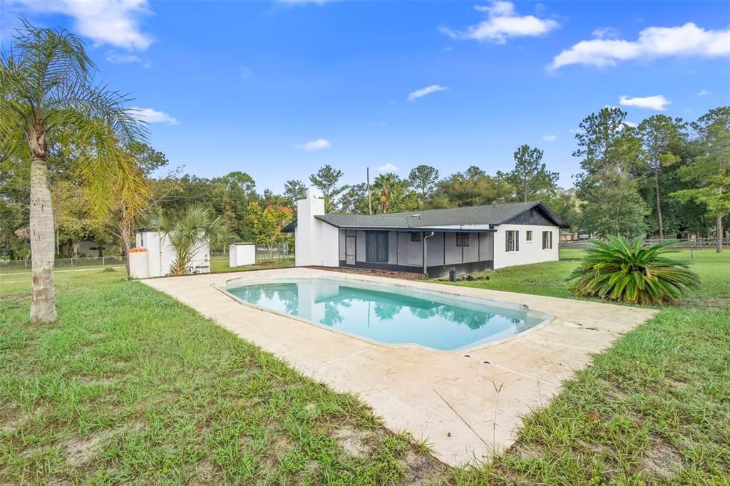 合同活跃: $479,000 (3 贝兹, 3 浴室, 1893 平方英尺)