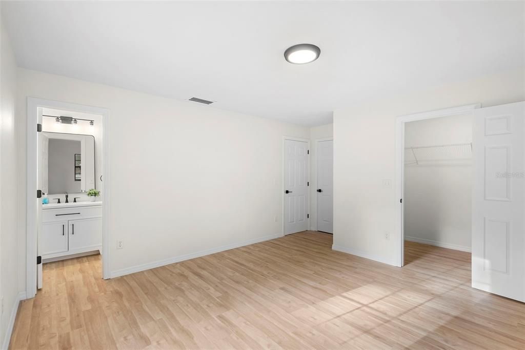 合同活跃: $479,000 (3 贝兹, 3 浴室, 1893 平方英尺)