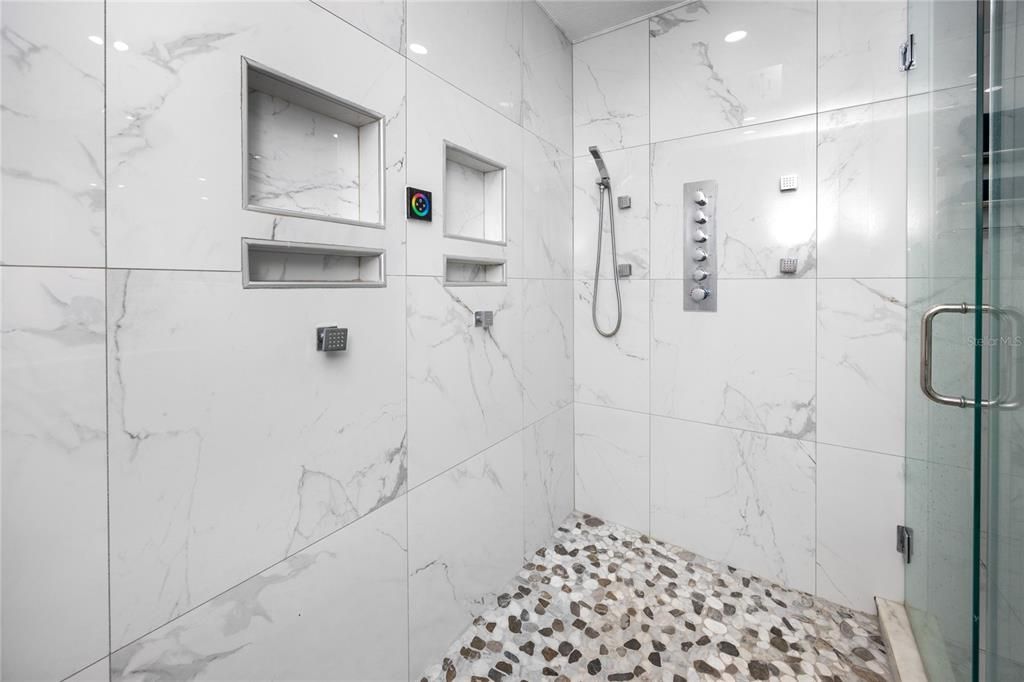 En Venta: $499,000 (4 camas, 2 baños, 2513 Pies cuadrados)