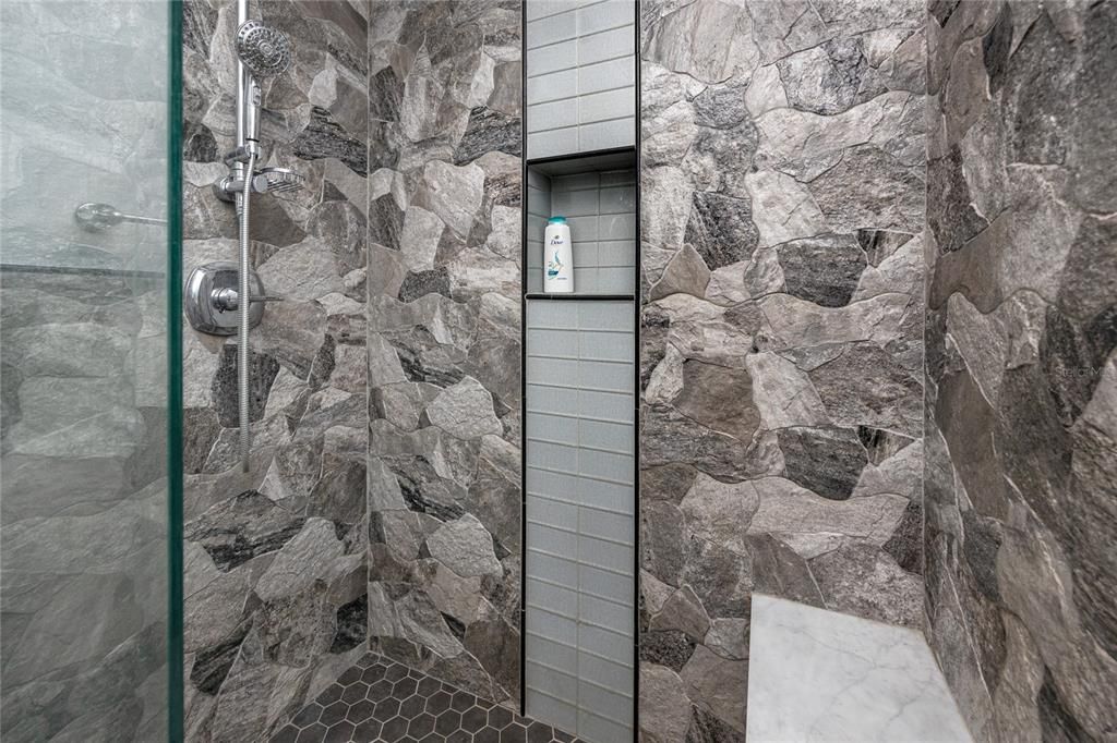 En Venta: $499,000 (4 camas, 2 baños, 2513 Pies cuadrados)