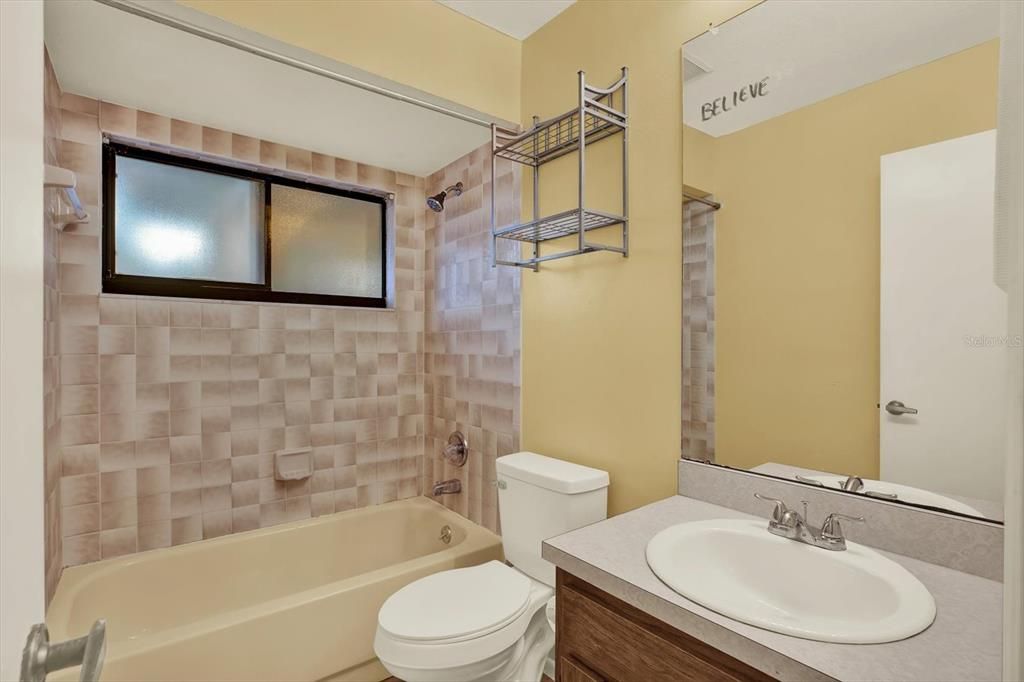 Под контрактом: $350,000 (3 спален, 2 ванн, 1487 Квадратных фут)