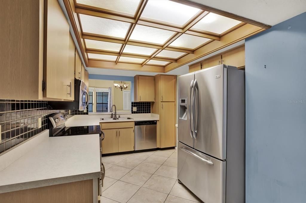 Под контрактом: $350,000 (3 спален, 2 ванн, 1487 Квадратных фут)