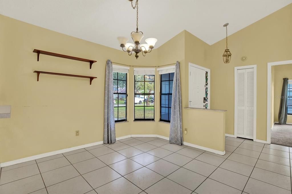 Под контрактом: $350,000 (3 спален, 2 ванн, 1487 Квадратных фут)