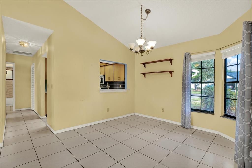 Под контрактом: $350,000 (3 спален, 2 ванн, 1487 Квадратных фут)