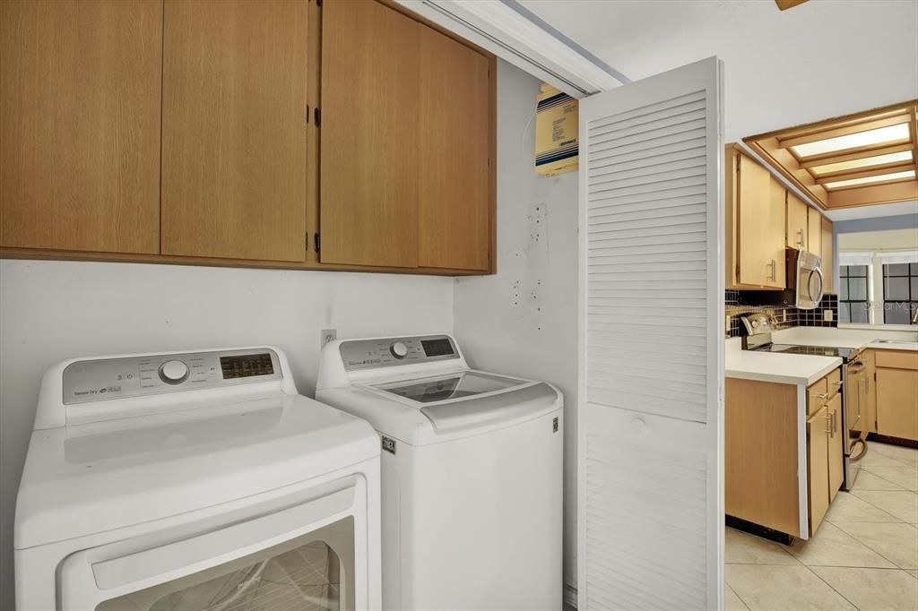 Под контрактом: $350,000 (3 спален, 2 ванн, 1487 Квадратных фут)