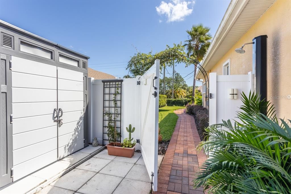 Под контрактом: $574,500 (3 спален, 3 ванн, 3380 Квадратных фут)