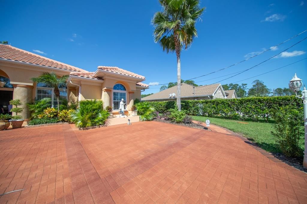 Под контрактом: $574,500 (3 спален, 3 ванн, 3380 Квадратных фут)