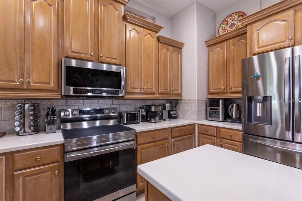 Под контрактом: $574,500 (3 спален, 3 ванн, 3380 Квадратных фут)