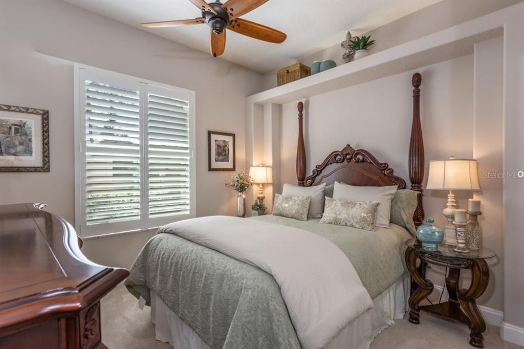 Под контрактом: $574,500 (3 спален, 3 ванн, 3380 Квадратных фут)