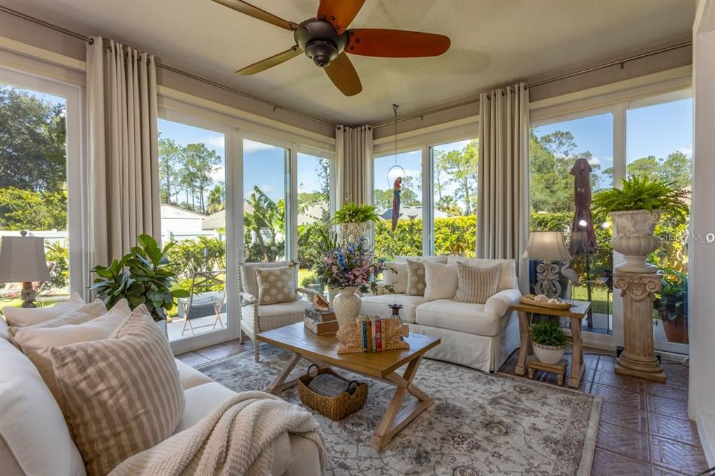 Под контрактом: $574,500 (3 спален, 3 ванн, 3380 Квадратных фут)