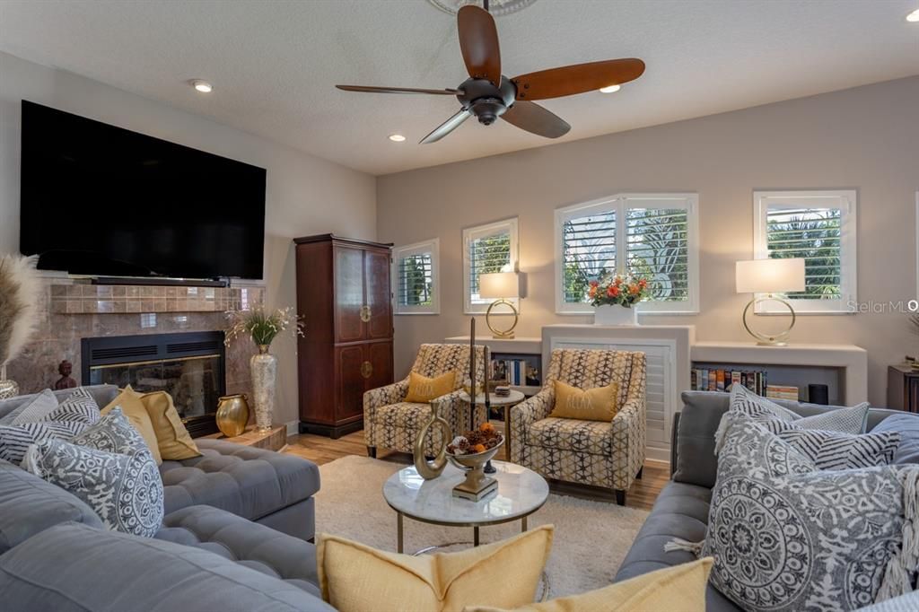 Под контрактом: $574,500 (3 спален, 3 ванн, 3380 Квадратных фут)