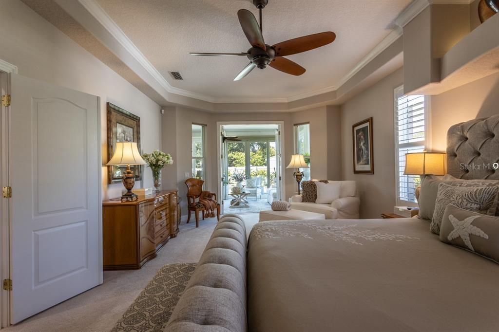 Под контрактом: $574,500 (3 спален, 3 ванн, 3380 Квадратных фут)