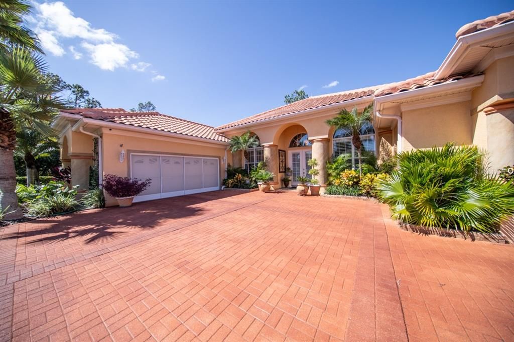 Под контрактом: $574,500 (3 спален, 3 ванн, 3380 Квадратных фут)