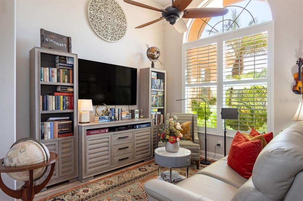 Под контрактом: $574,500 (3 спален, 3 ванн, 3380 Квадратных фут)